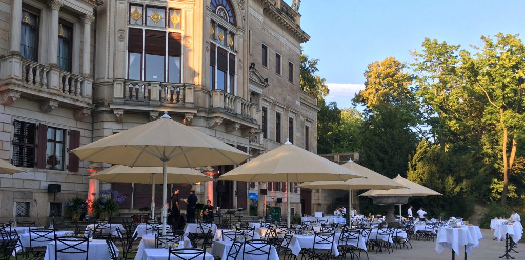 Kongressauftakt der Fußballlehrer auf Schloss Albrechtsberg